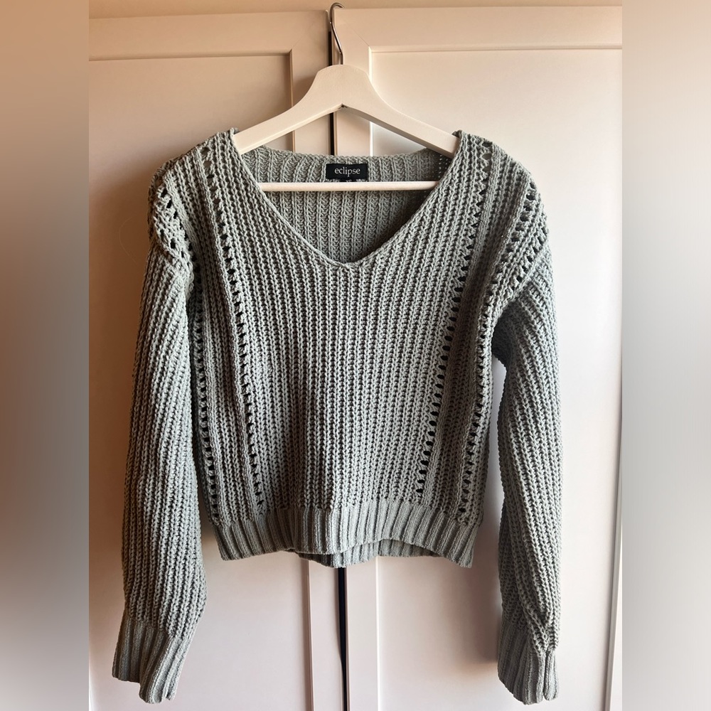 Cute V-neck knit top